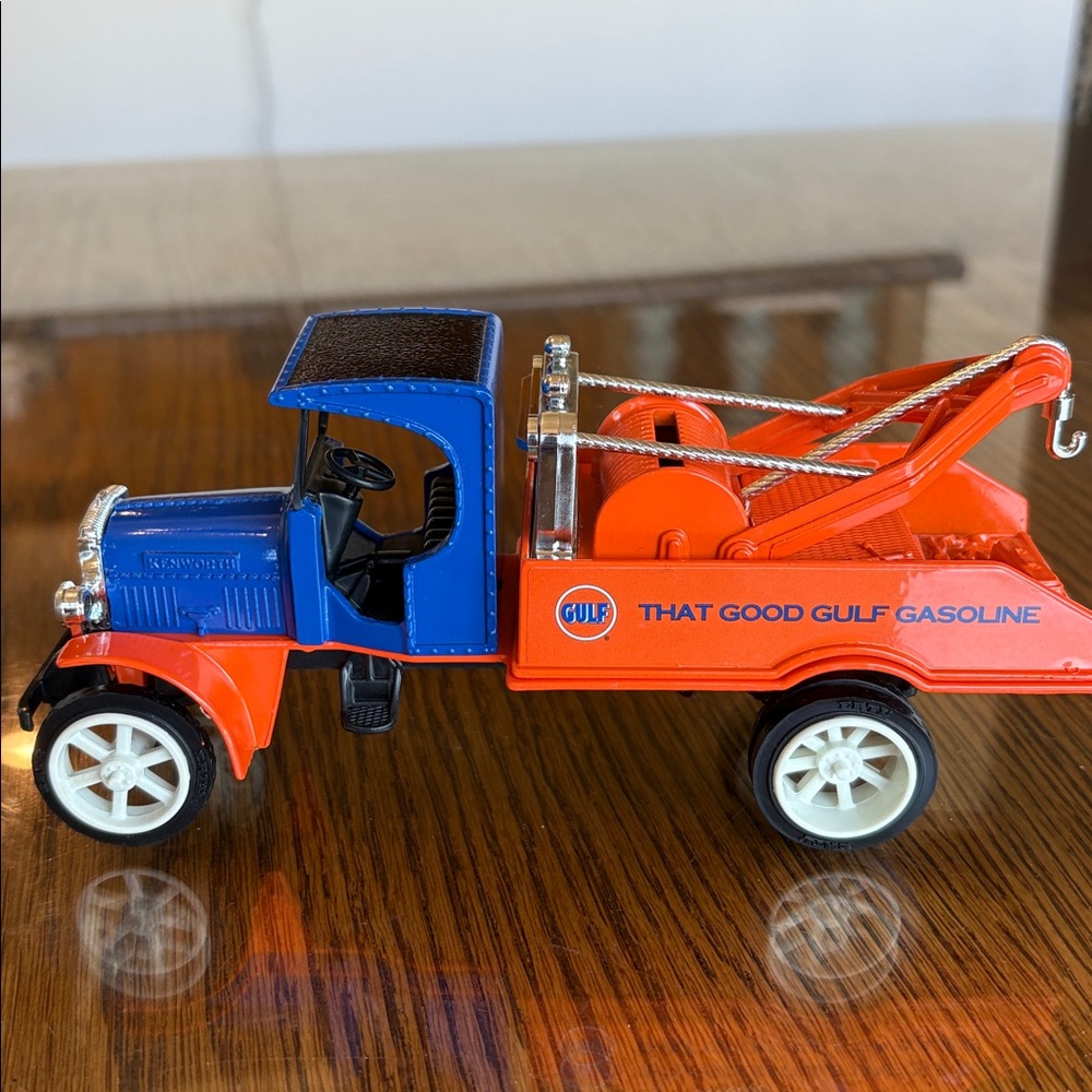1993 ERTL Co. Vintage 1925 Kenworth Wrecker Bank Stock #B107 GULF